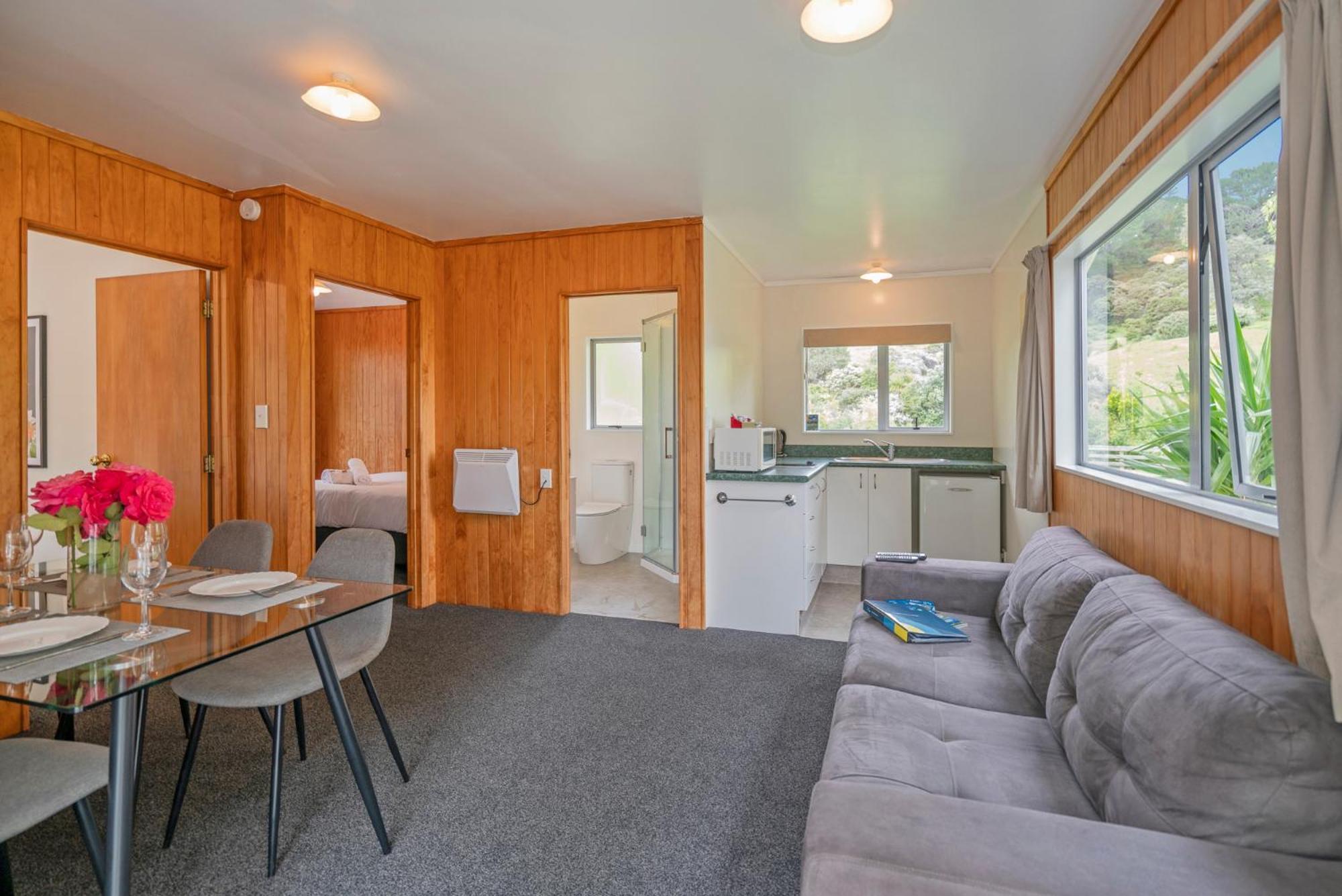 Coromandel Shelly Beach Top 10 Holiday Park Værelse billede